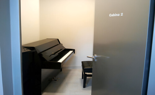 pixelcut- piano 1040x640 .jpeg